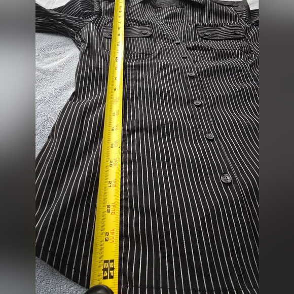 Express Design Studio • Button Down - Picture 9 of 10